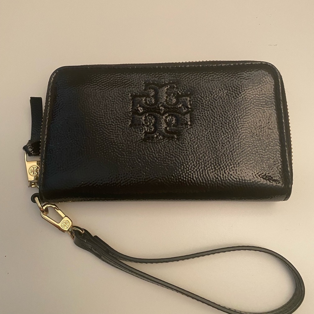 Tory Burch Thea patent leather wristlet - Picture 6 of 15